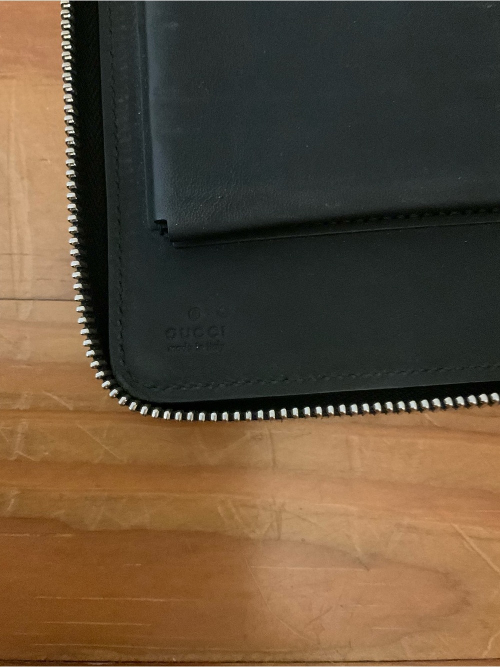 Gucci Black Leather Zip-Around Wallet with Signature Web Detail - Picture 8 of 9